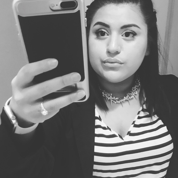 🎀💞Meet your seller🙋💖 - Picture 7 of 8